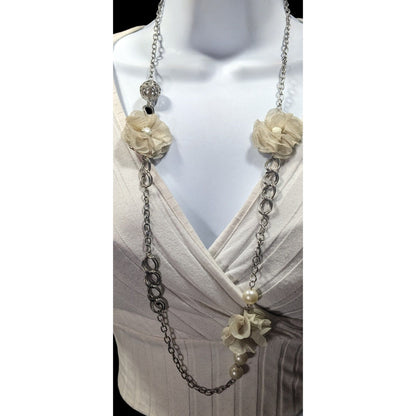 Retro Fairycore White Flower And Faux Pearl Necklace With Silver Tone Chain