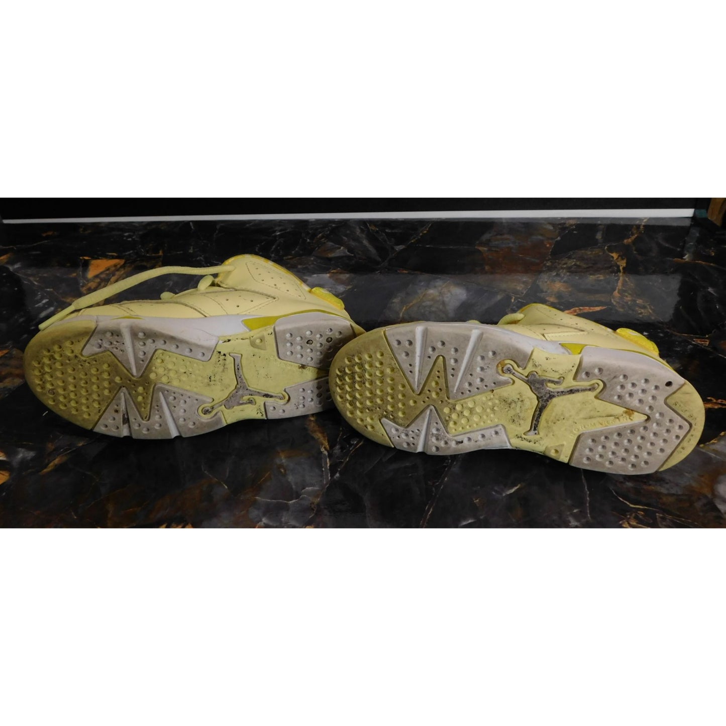 Air Jordan 6 Retro "Citron Tint" Dynamic Yellow Kids Sneakers Pre-Owned