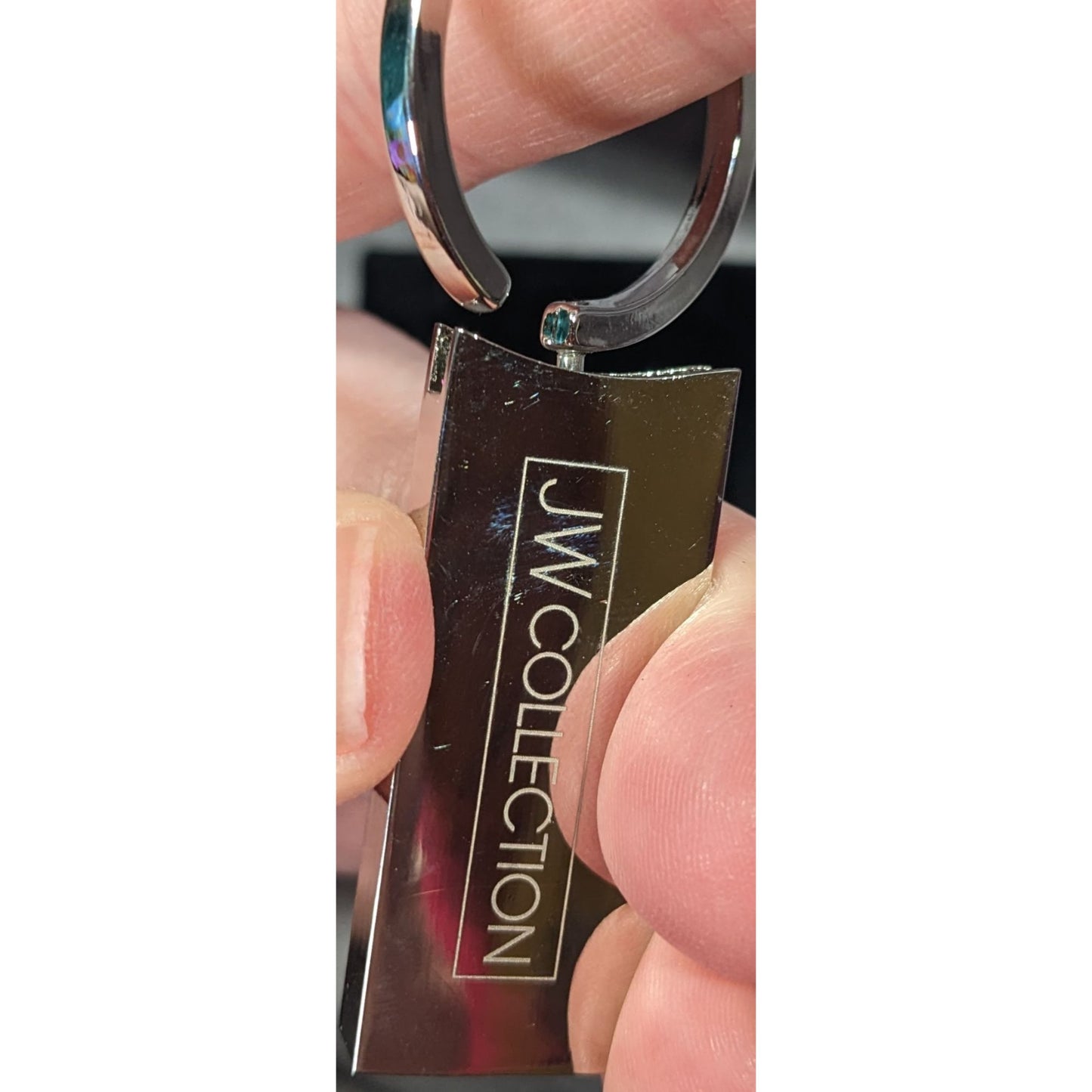 JW Collection Sleek Bright Silver Tone Keychain