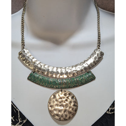 Brutalist Geometric Hammered Silver Tone Necklace With Green Accents