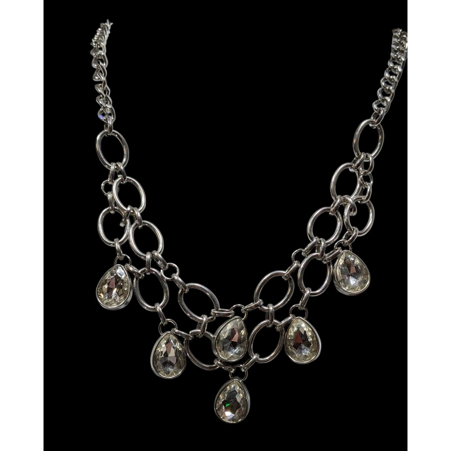 Paparazzi Silver Chain Necklace With Teardrop Crystal Pendants