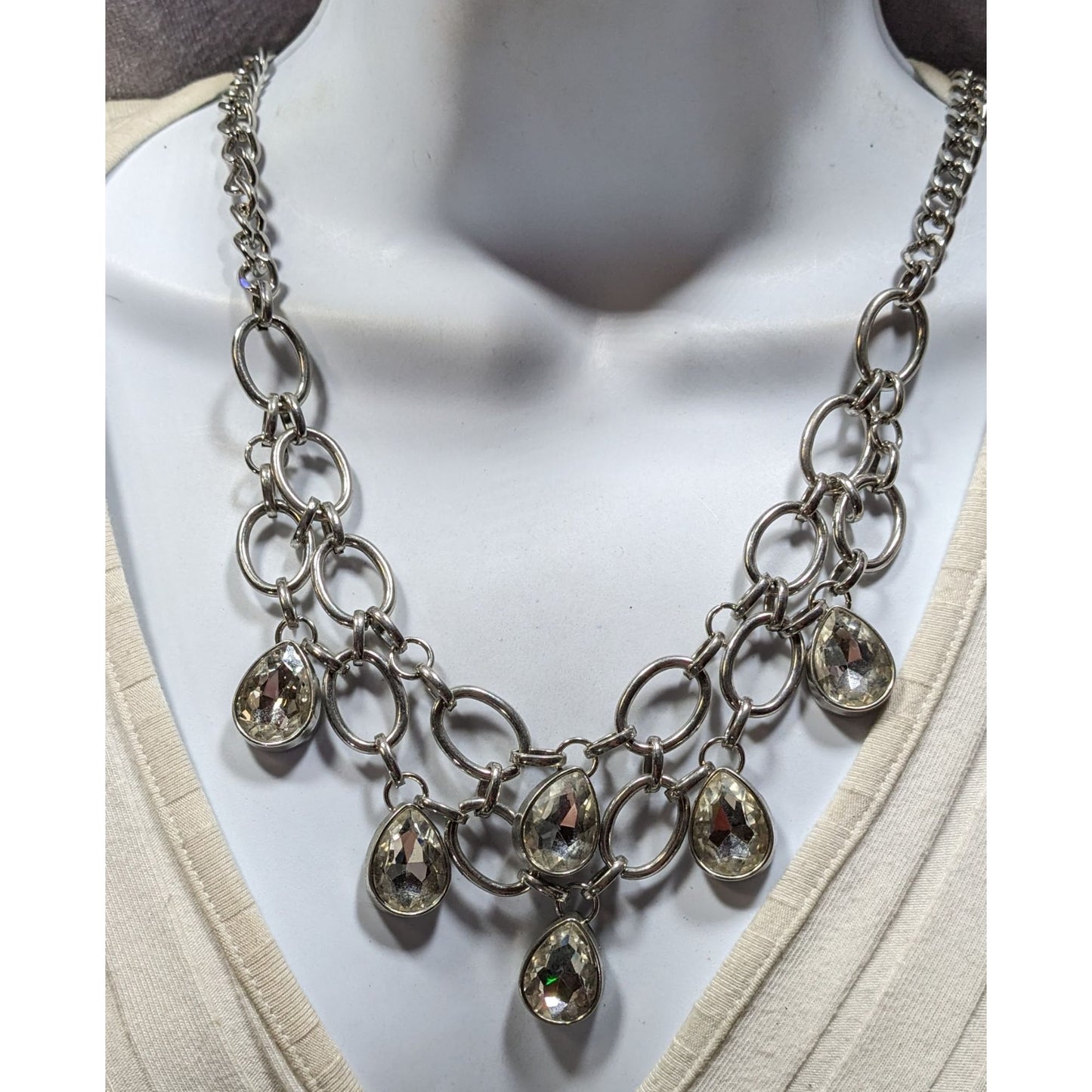 Paparazzi Silver Chain Necklace With Teardrop Crystal Pendants