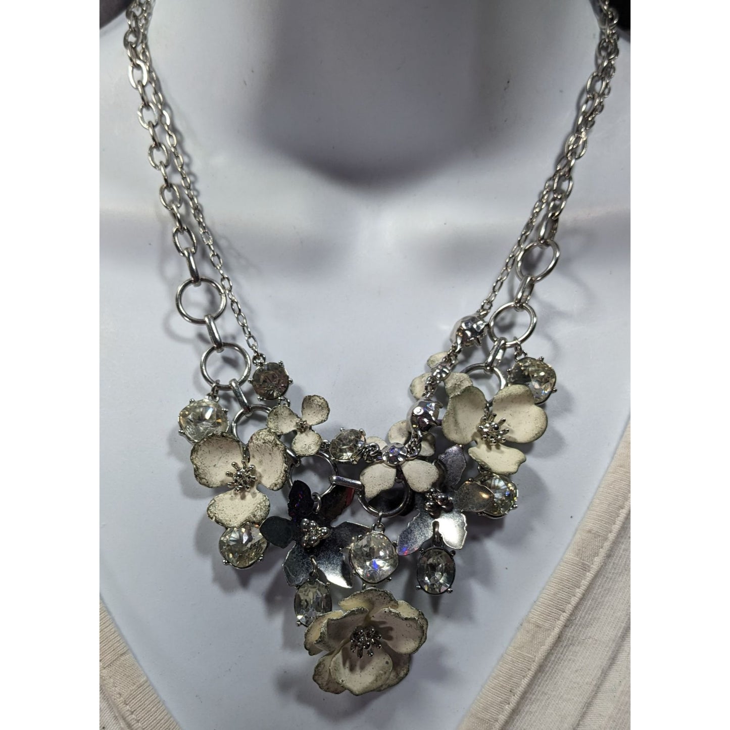 Banana Republic Preppy Floral White And Silver Tone Multilayer Necklace