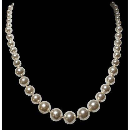 Elegant Glam White Graduated Pearl Necklace