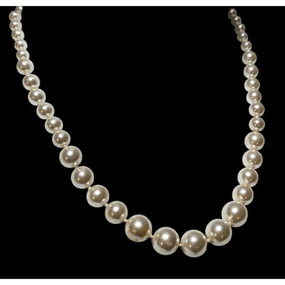 Elegant Glam White Graduated Pearl Necklace