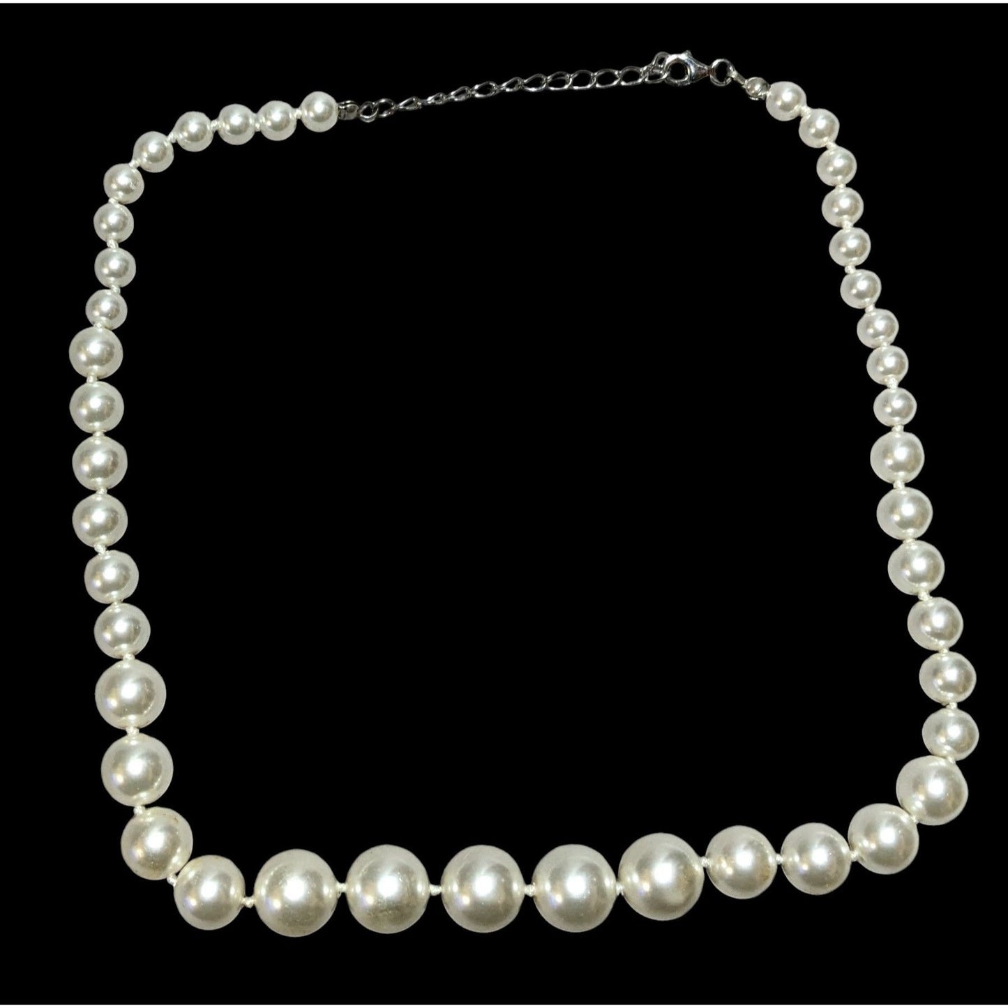 Elegant Glam White Graduated Pearl Necklace