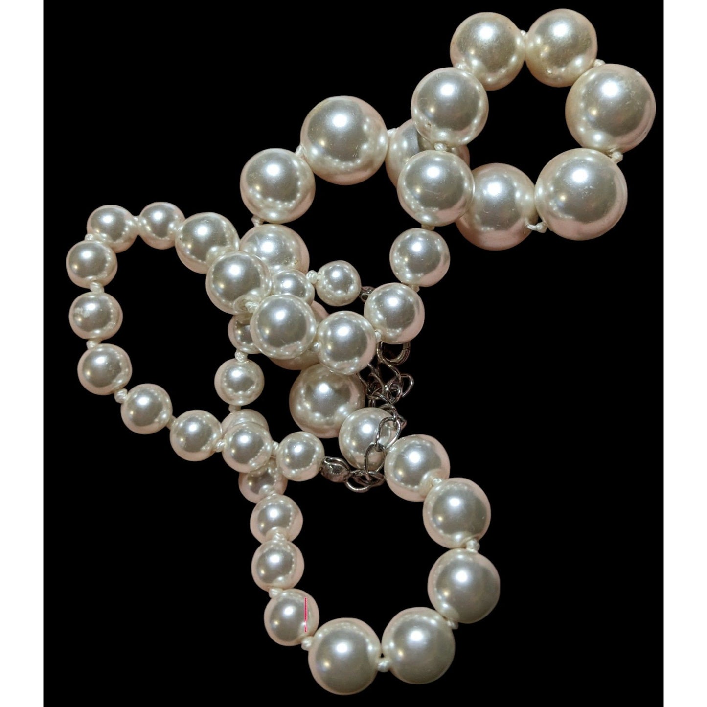 Elegant Glam White Graduated Pearl Necklace