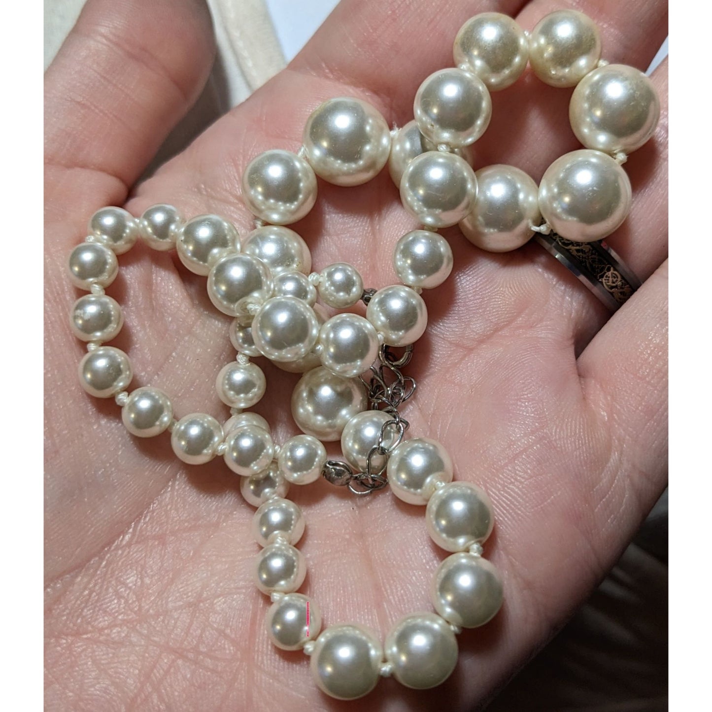 Elegant Glam White Graduated Pearl Necklace