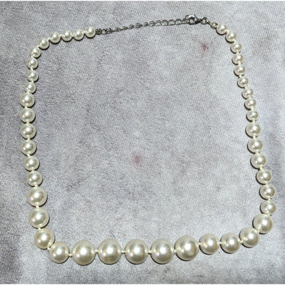 Elegant Glam White Graduated Pearl Necklace