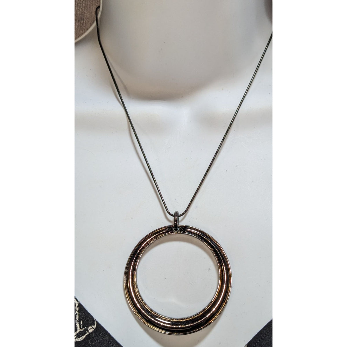 Modern Minimalist Metal Black Silver Tone Circle Pendant Necklace 16 Inch