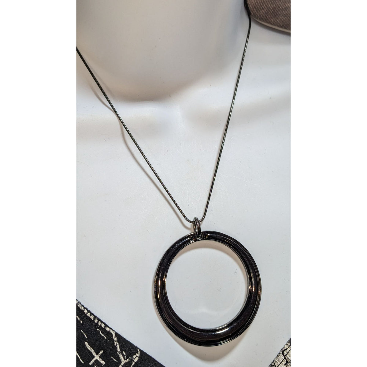 Modern Minimalist Metal Black Silver Tone Circle Pendant Necklace 16 Inch