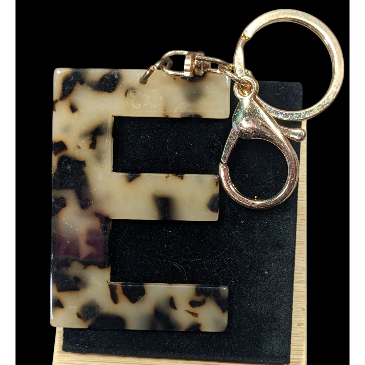 Tortoise Pattern Large Letter E Fashion Keychain