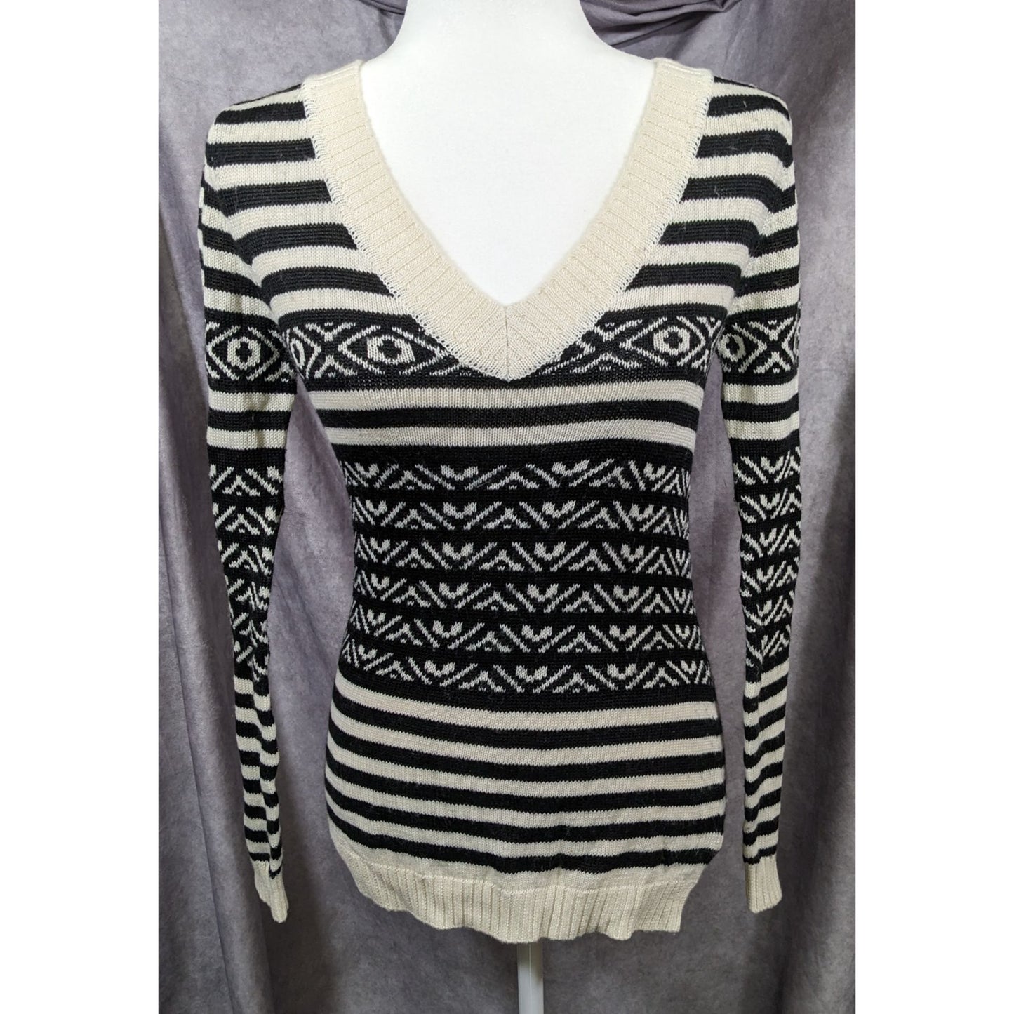 Trendy Warm Black And White V Neck Sweater by BB Dakota