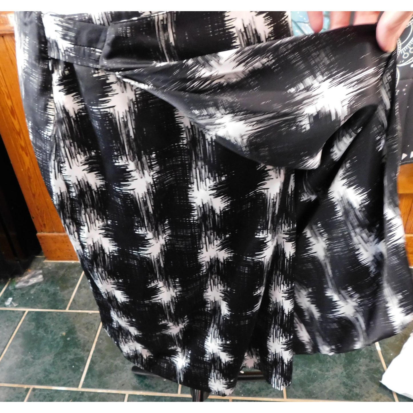 Worthington Black And White Live Wire Faux Wrap Skirt