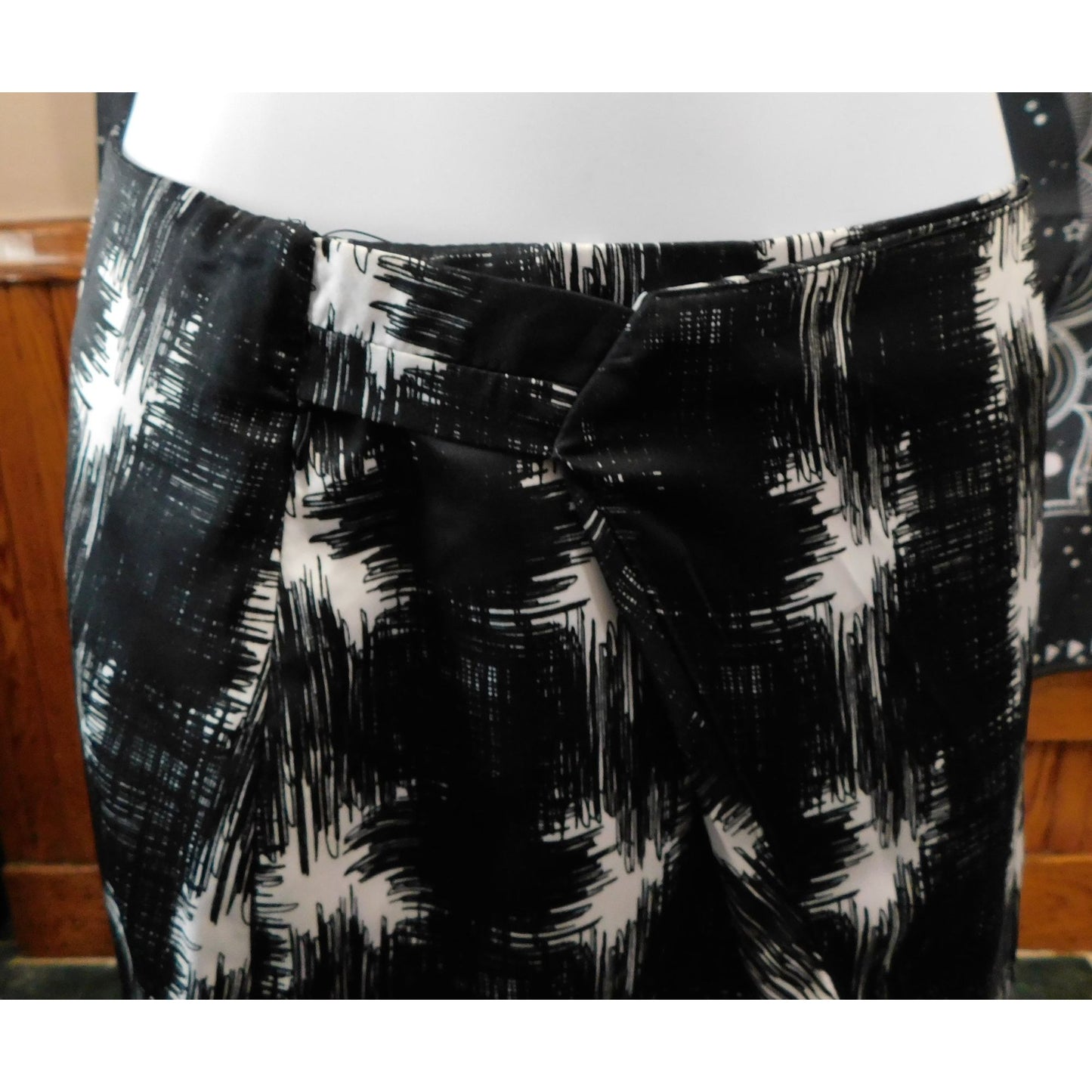 Worthington Black And White Live Wire Faux Wrap Skirt