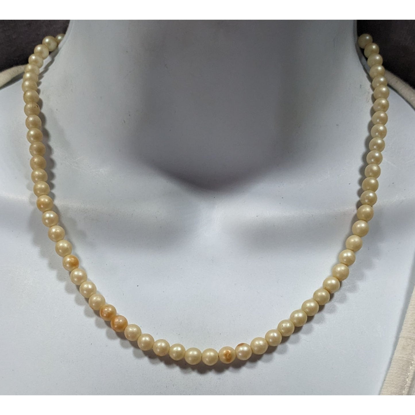 Vintage Faux Shimmer Pearl Beaded Necklace
