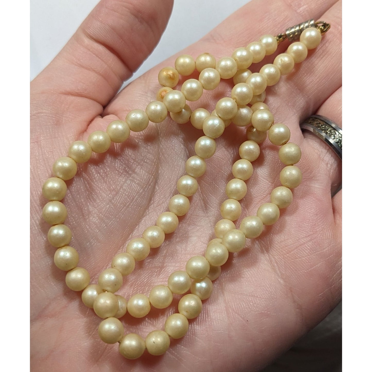 Vintage Faux Shimmer Pearl Beaded Necklace