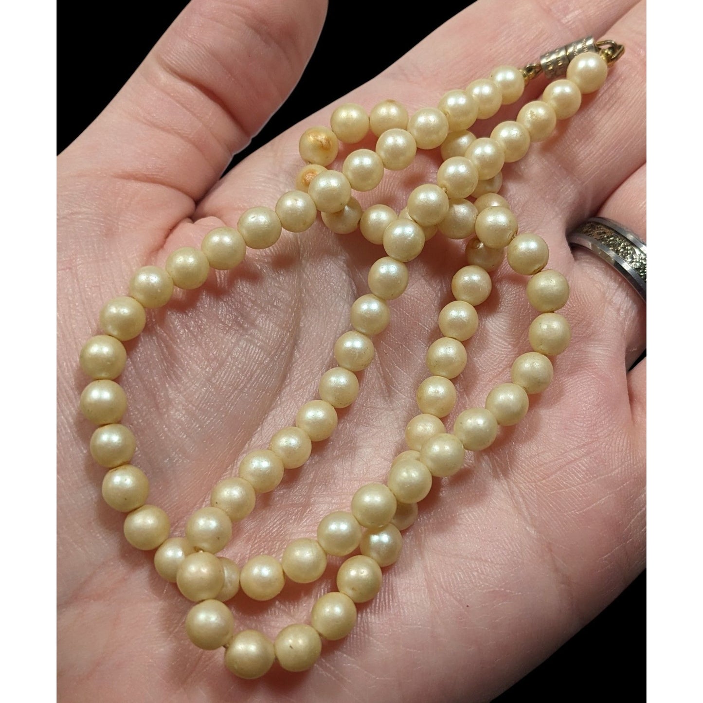 Vintage Faux Shimmer Pearl Beaded Necklace