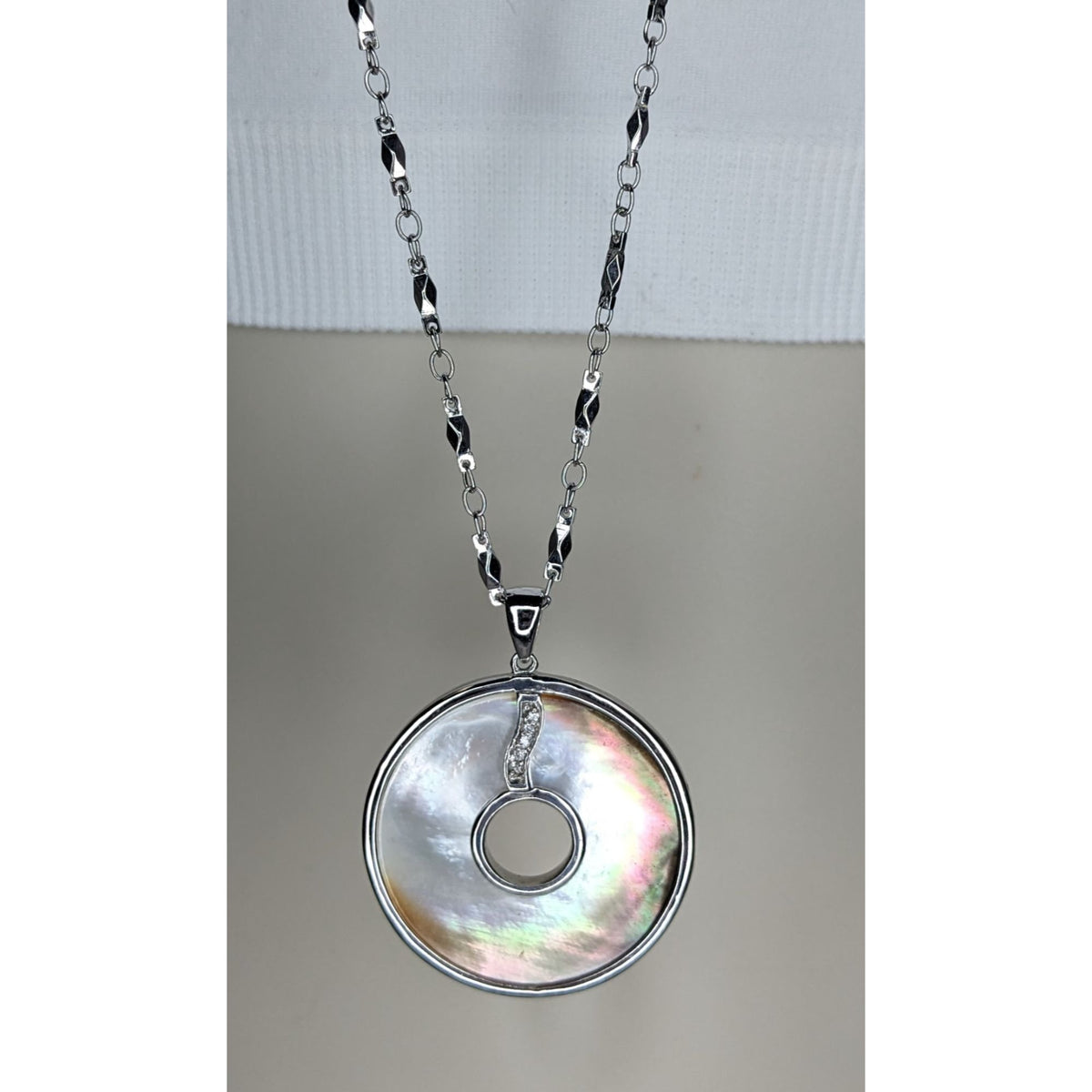 Vintage Boho Mod Cookie Lee Mother of Pearl Disc Pendant Necklace