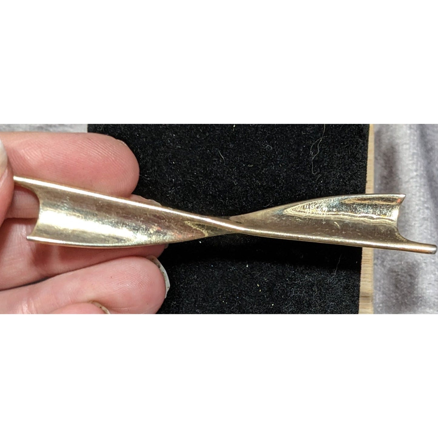 Vintage Art Deco Style Gold Tone Twist Brooch