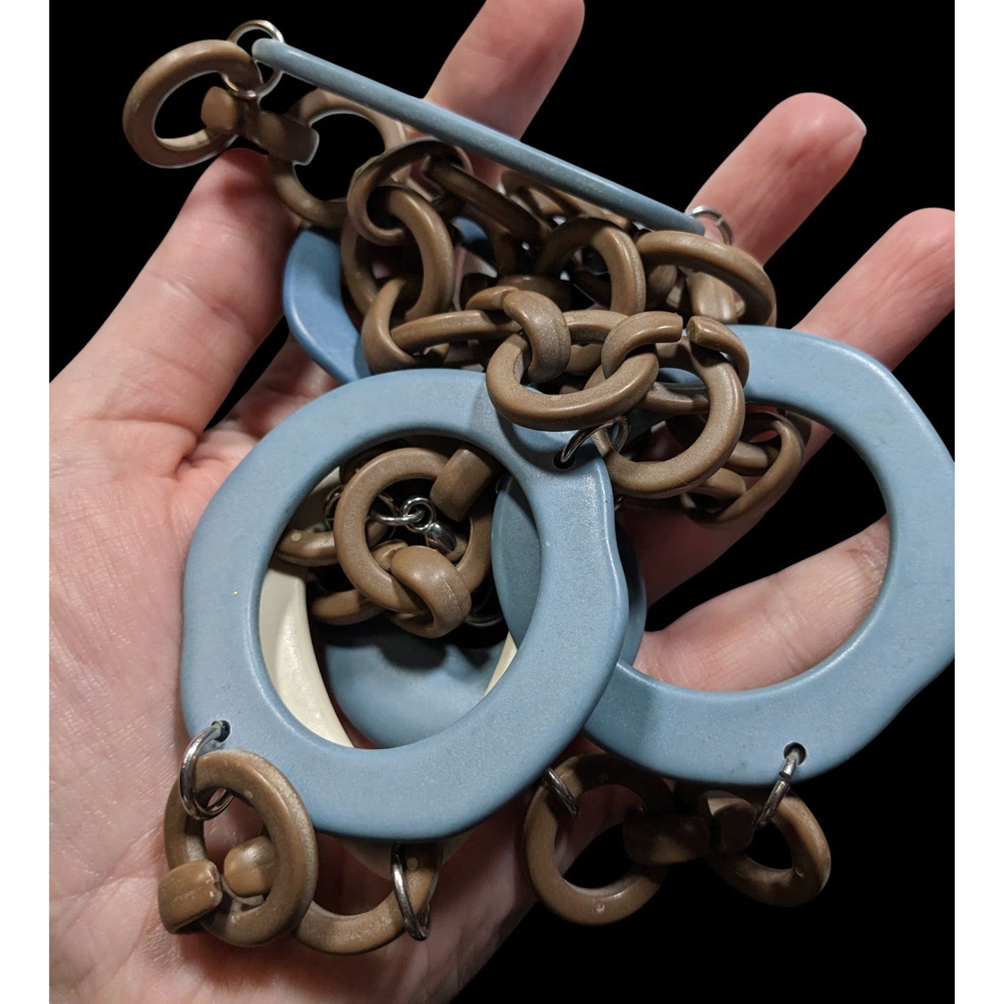 Retro Chunky Link Necklace With Large Blue & Beige Resin Geometric Shapes