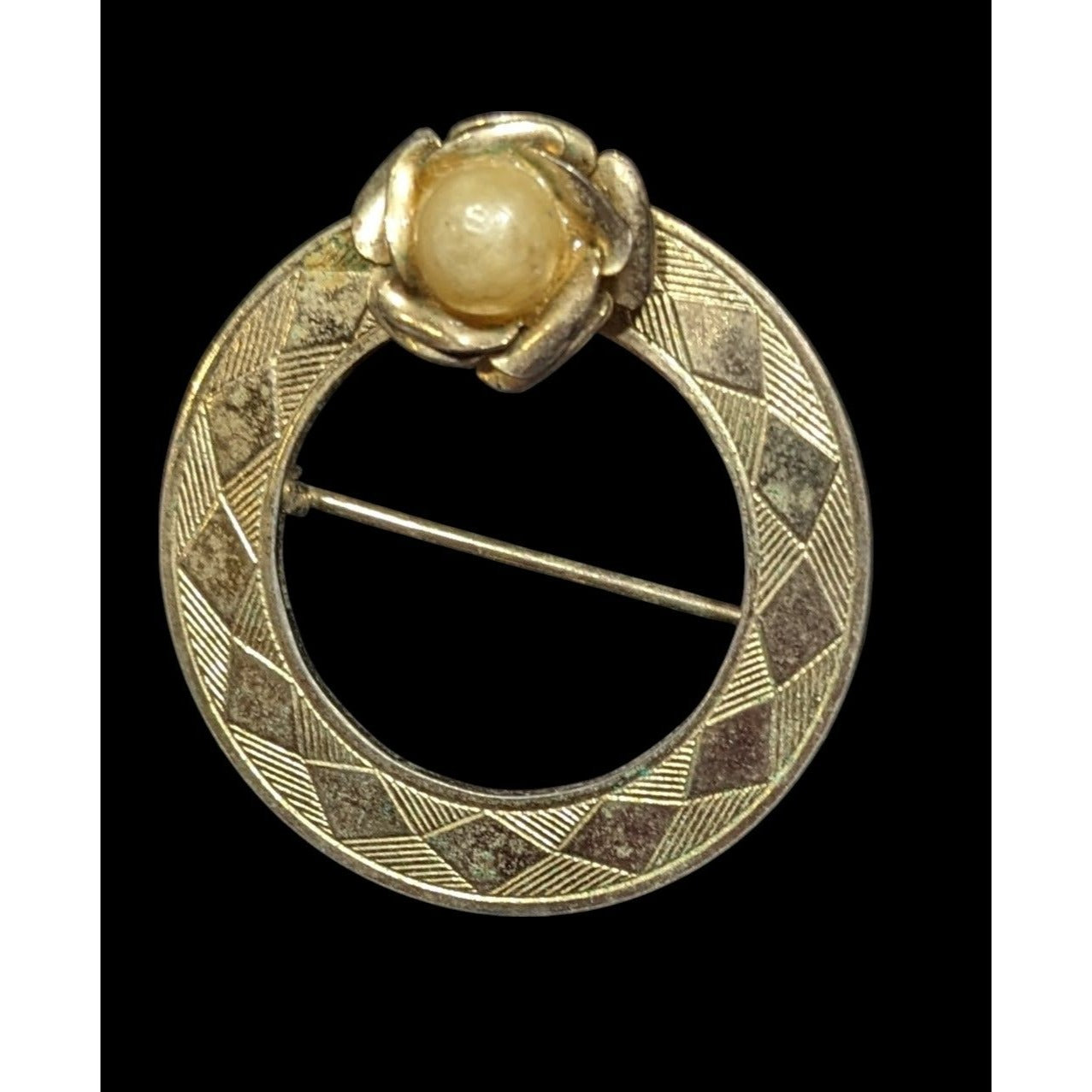 Vintage Floral Textured Open Circle Gold Tone Brooch With Faux Pearl