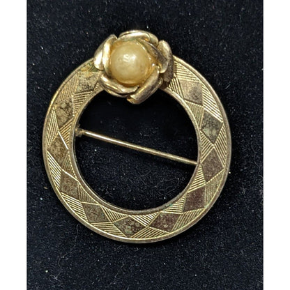 Vintage Floral Textured Open Circle Gold Tone Brooch With Faux Pearl