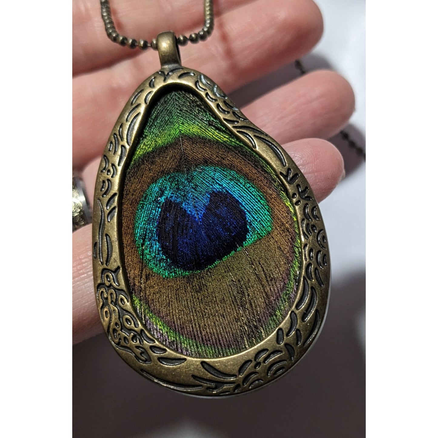 Vintage 90s Bohemian Peacock Feather Pendant Necklace