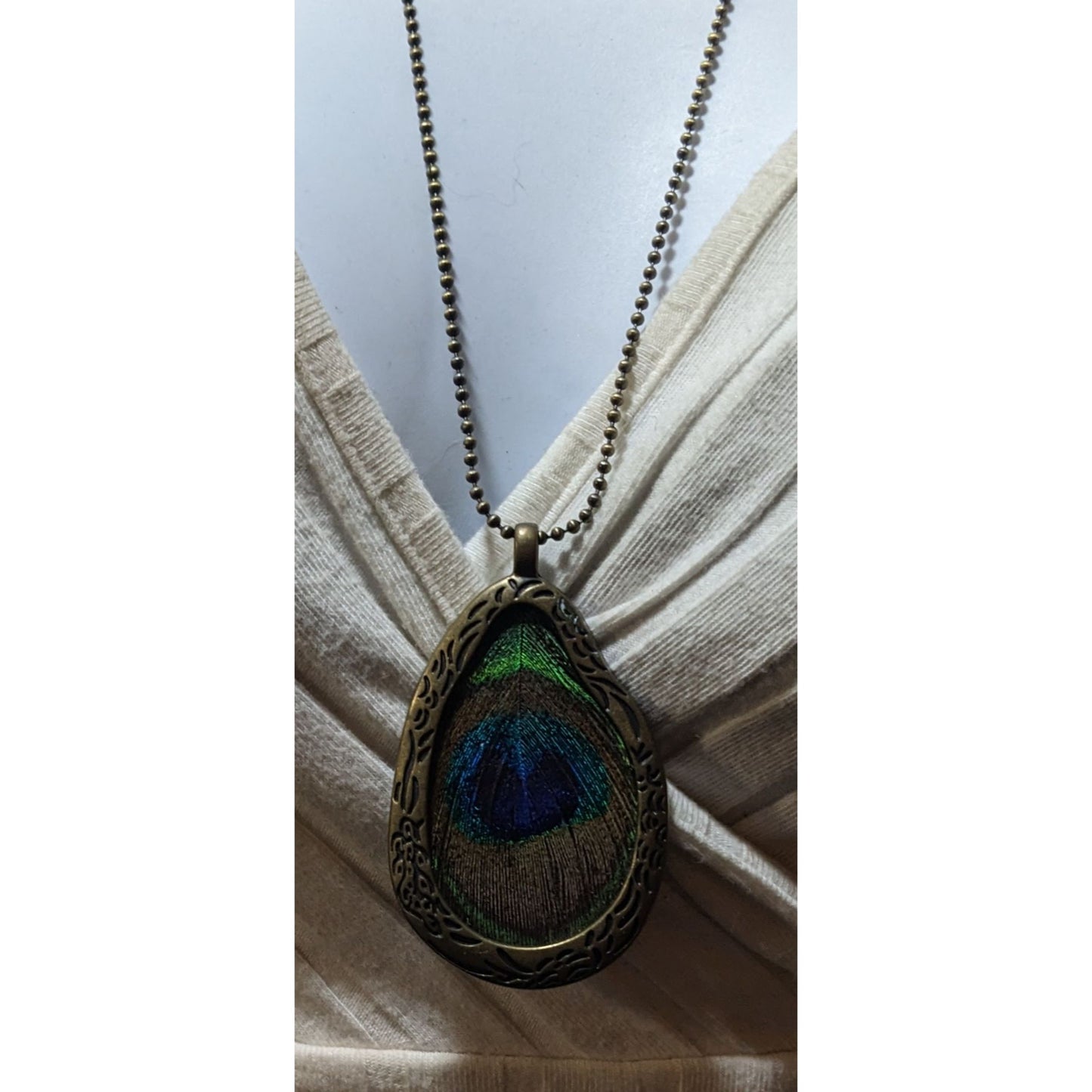 Vintage 90s Bohemian Peacock Feather Pendant Necklace