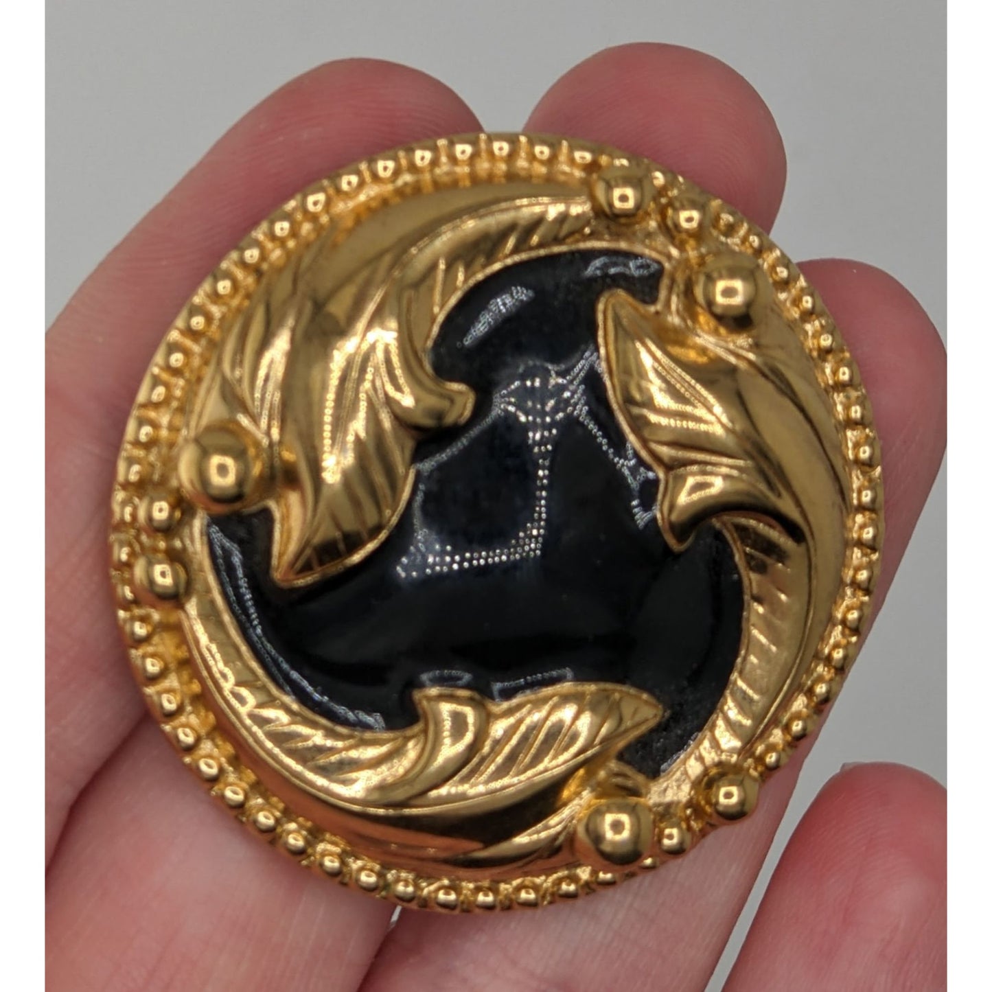 Vintage 1980s Gold & Black Enamel Round Brooch Pin With Leaf Design