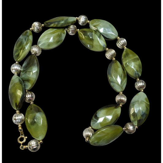 Retro Mottled Green And Silver Tone Beaded Necklace