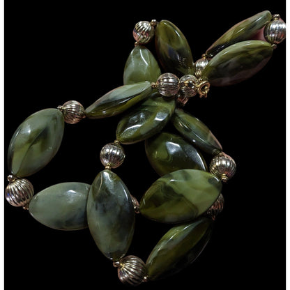 Retro Mottled Green And Silver Tone Beaded Necklace