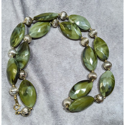 Retro Mottled Green And Silver Tone Beaded Necklace
