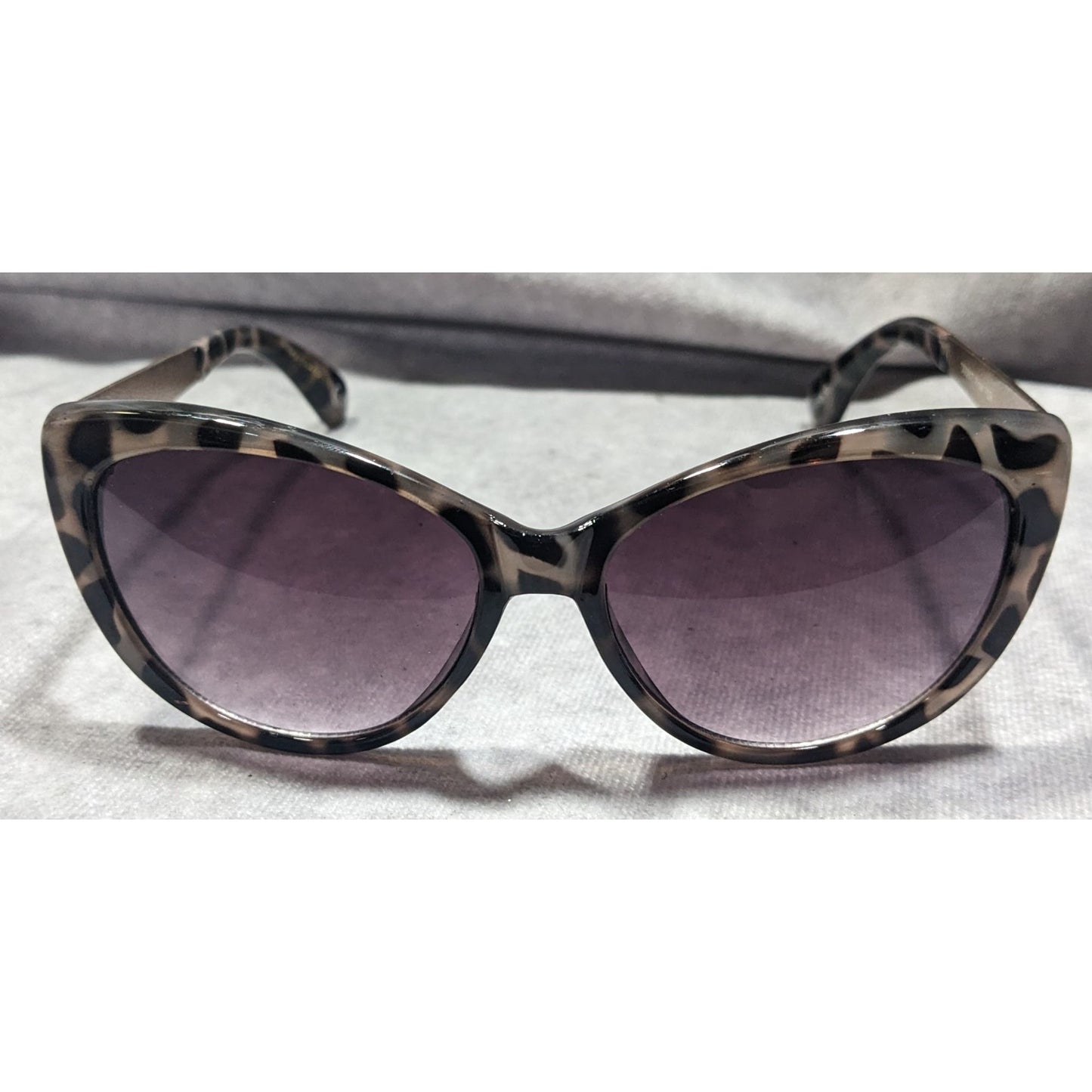 Foster Grant Piper Black And Grey Gecko Print Cateye Sunglasses