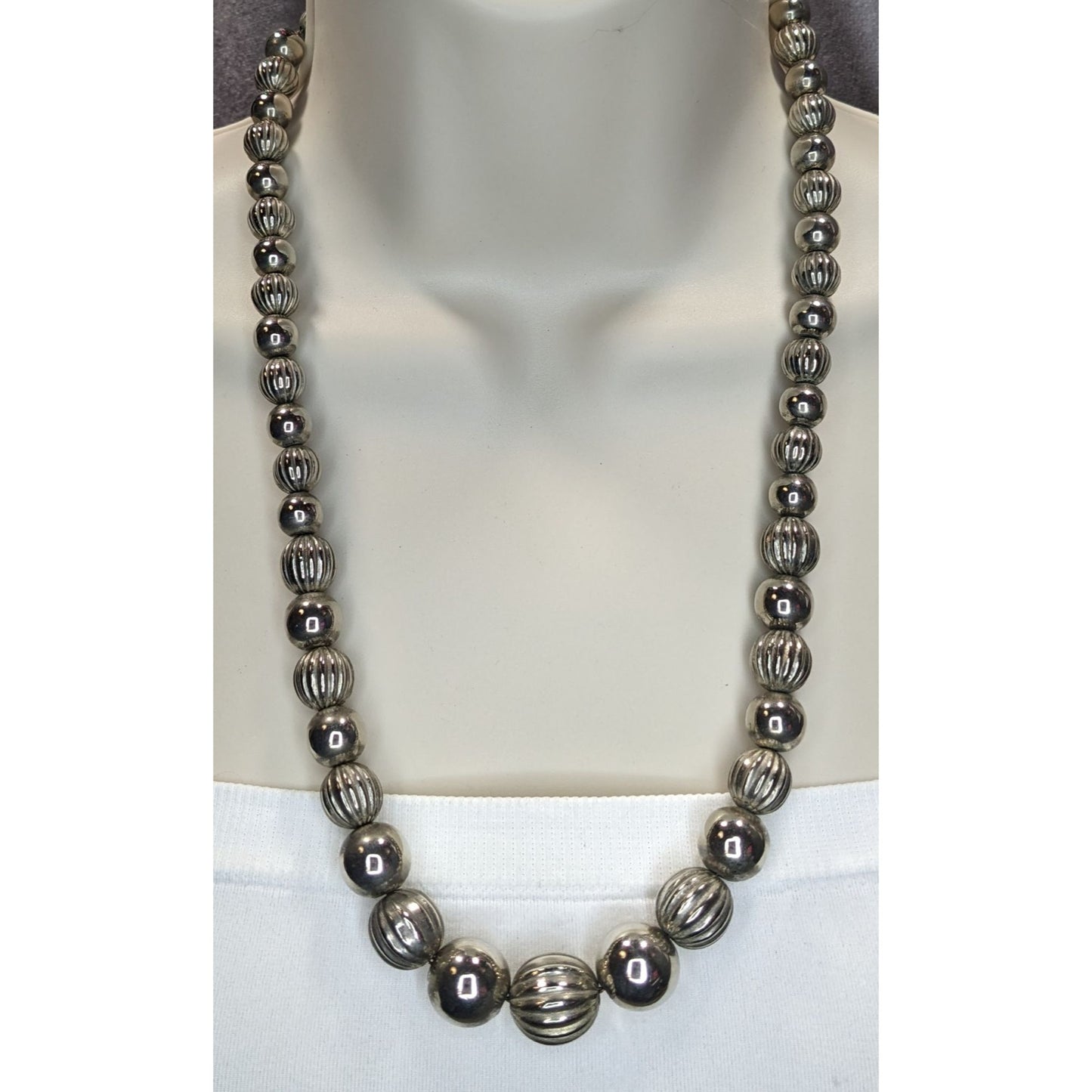 Vintage Western Minimalist Silver Tone Graduated Ribbed Beaded Statement Necklace