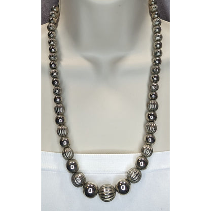Vintage Western Minimalist Silver Tone Graduated Ribbed Beaded Statement Necklace