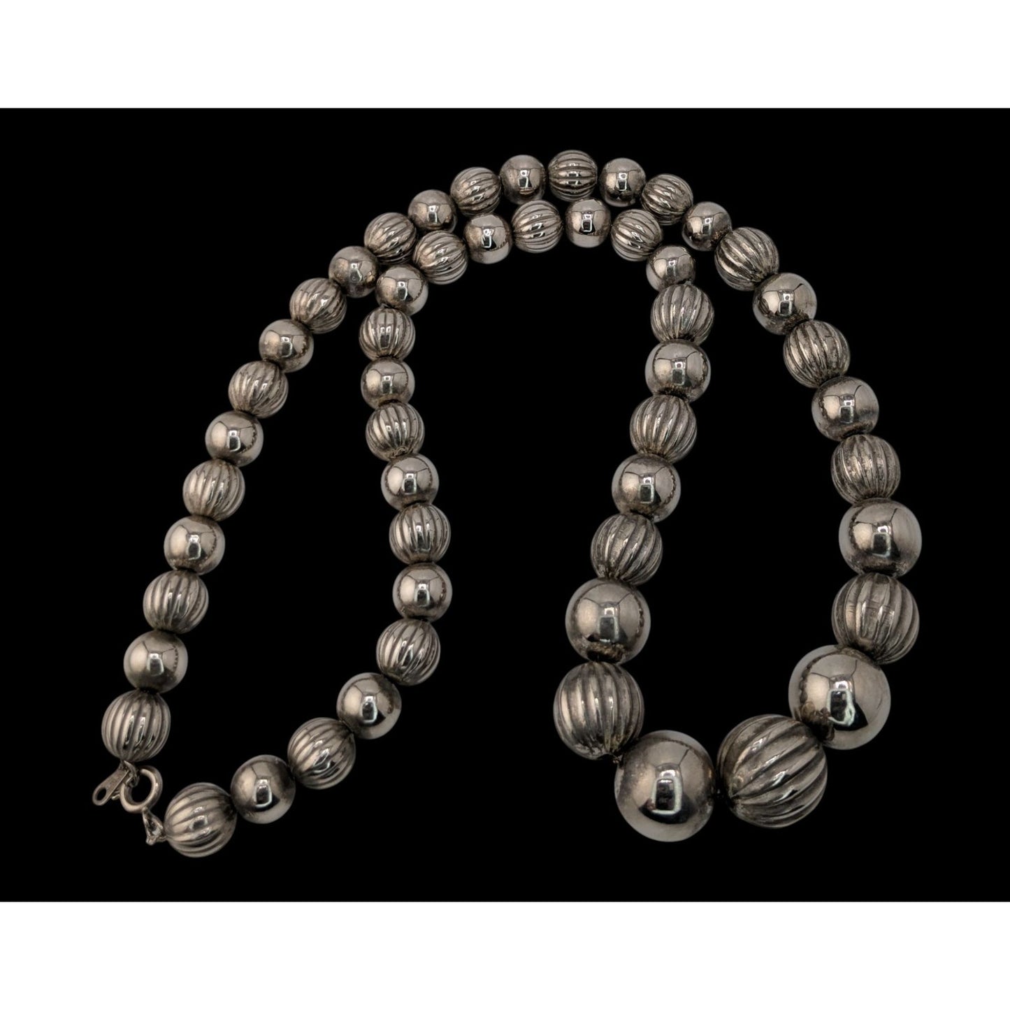 Vintage Western Minimalist Silver Tone Graduated Ribbed Beaded Statement Necklace