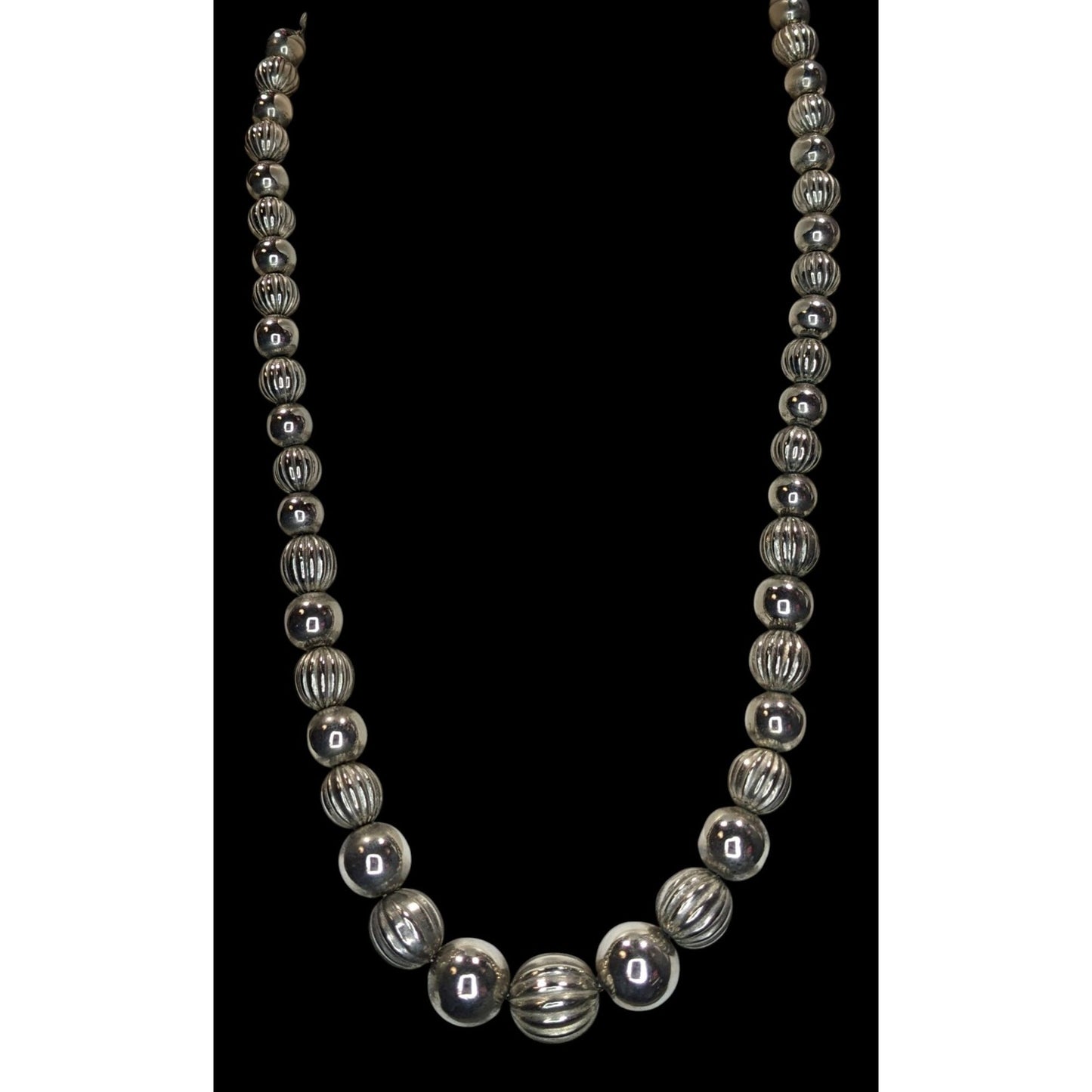 Vintage Western Minimalist Silver Tone Graduated Ribbed Beaded Statement Necklace