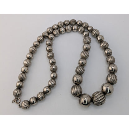 Vintage Western Minimalist Silver Tone Graduated Ribbed Beaded Statement Necklace