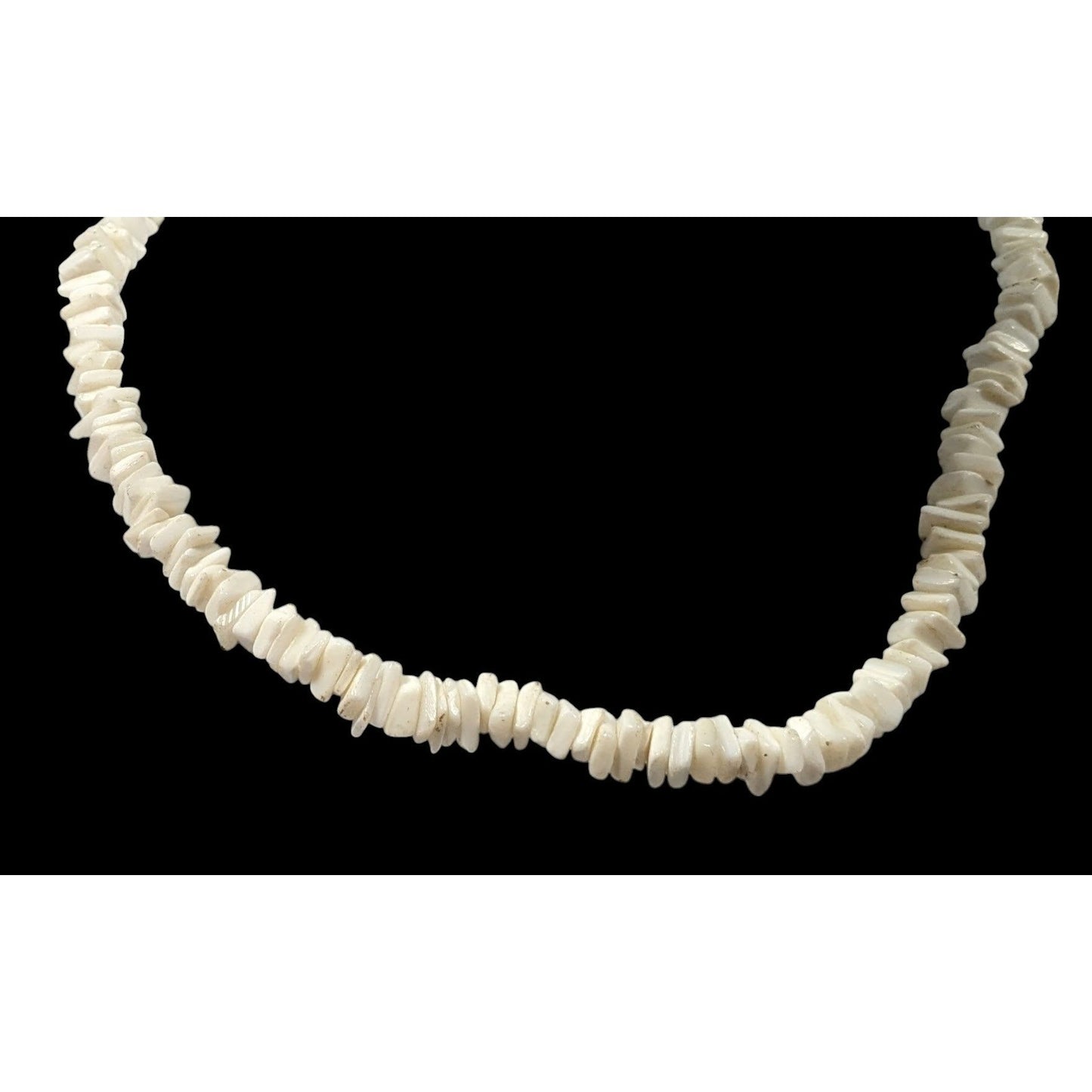 Retro 90s Style White Seashell Chip Necklace