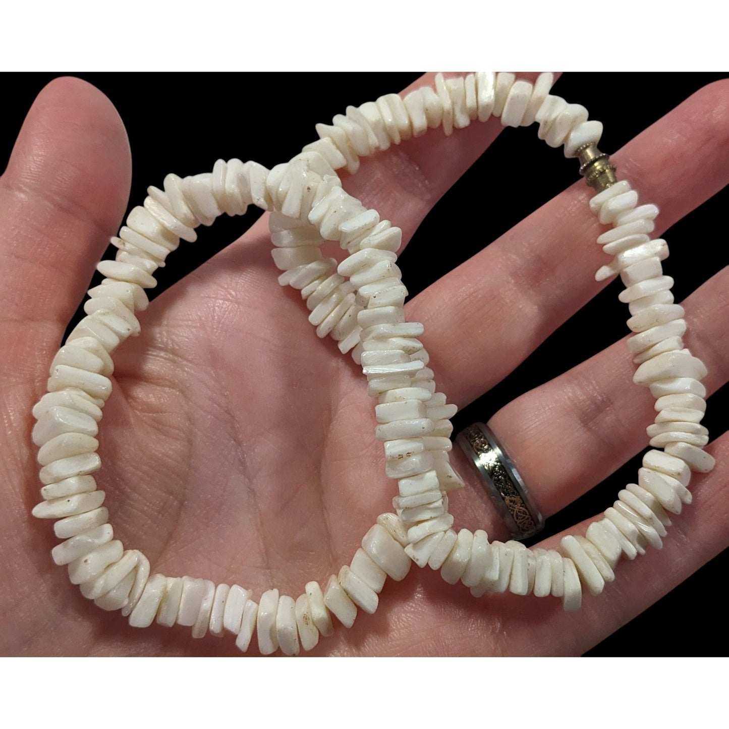 Retro 90s Style White Seashell Chip Necklace