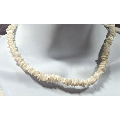 Retro 90s Style White Seashell Chip Necklace