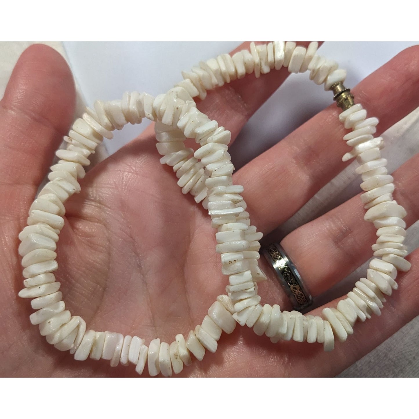 Retro 90s Style White Seashell Chip Necklace