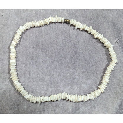 Retro 90s Style White Seashell Chip Necklace