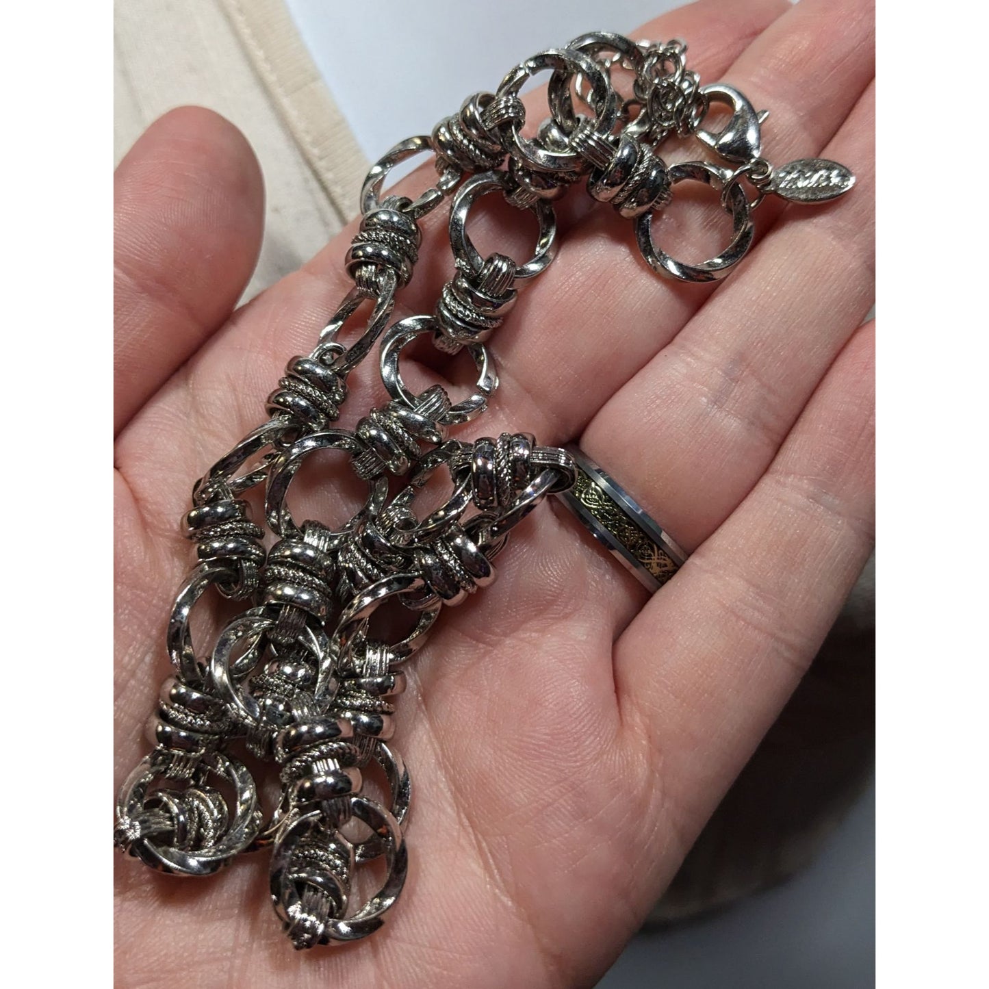 2028 Elegant Textured Link Silver Tone Chain Necklace