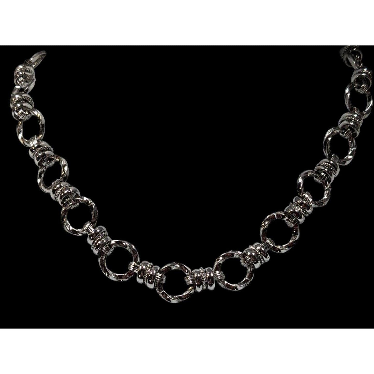 2028 Elegant Textured Link Silver Tone Chain Necklace