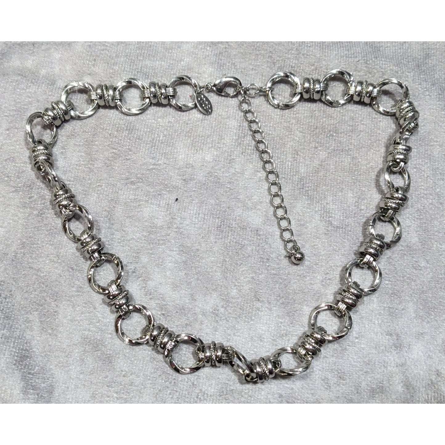 2028 Elegant Textured Link Silver Tone Chain Necklace