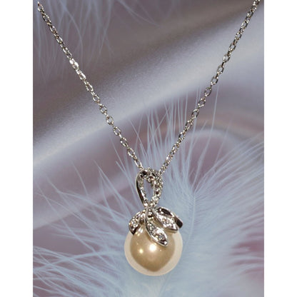 Floral Bridal Silver Tone Faux Pearl Pendant Necklace 16 Inch EUC