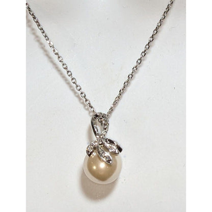 Floral Bridal Silver Tone Faux Pearl Pendant Necklace 16 Inch EUC