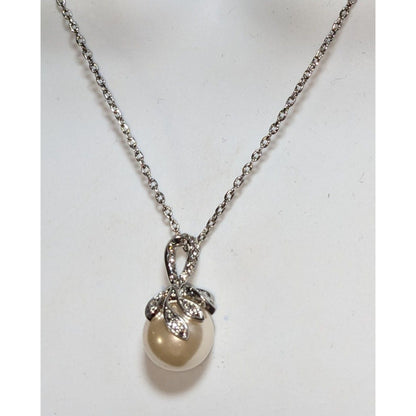 Floral Bridal Silver Tone Faux Pearl Pendant Necklace 16 Inch EUC